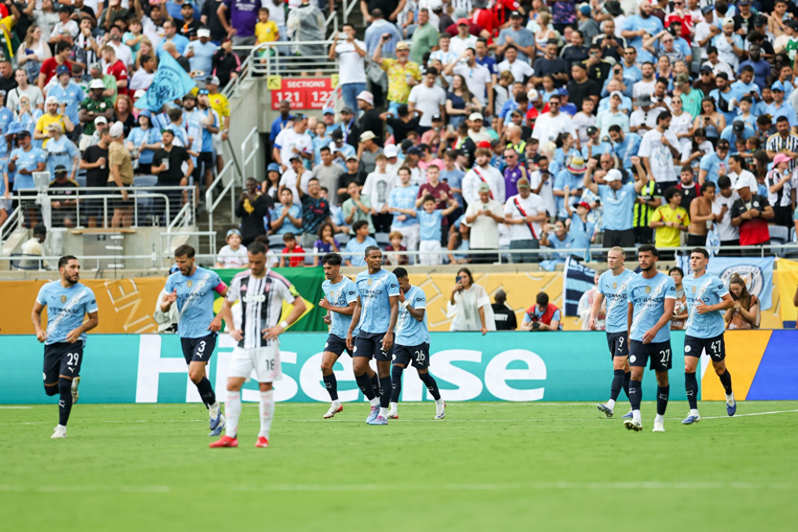 曼城碾压希腊,马丁内利点燃赛场 曼城碾压希腊,马丁内利点燃赛场