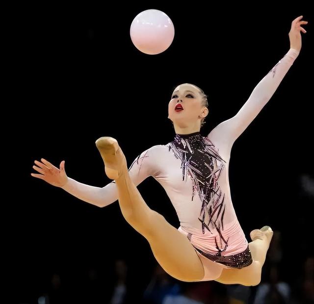 波兰选手在体操项目中惊艳世界 波兰选手在体操项目中惊艳世界