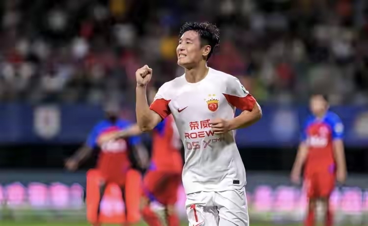 武磊在比赛中为球队攻入关键进球 武磊在比赛中为球队攻入关键进球