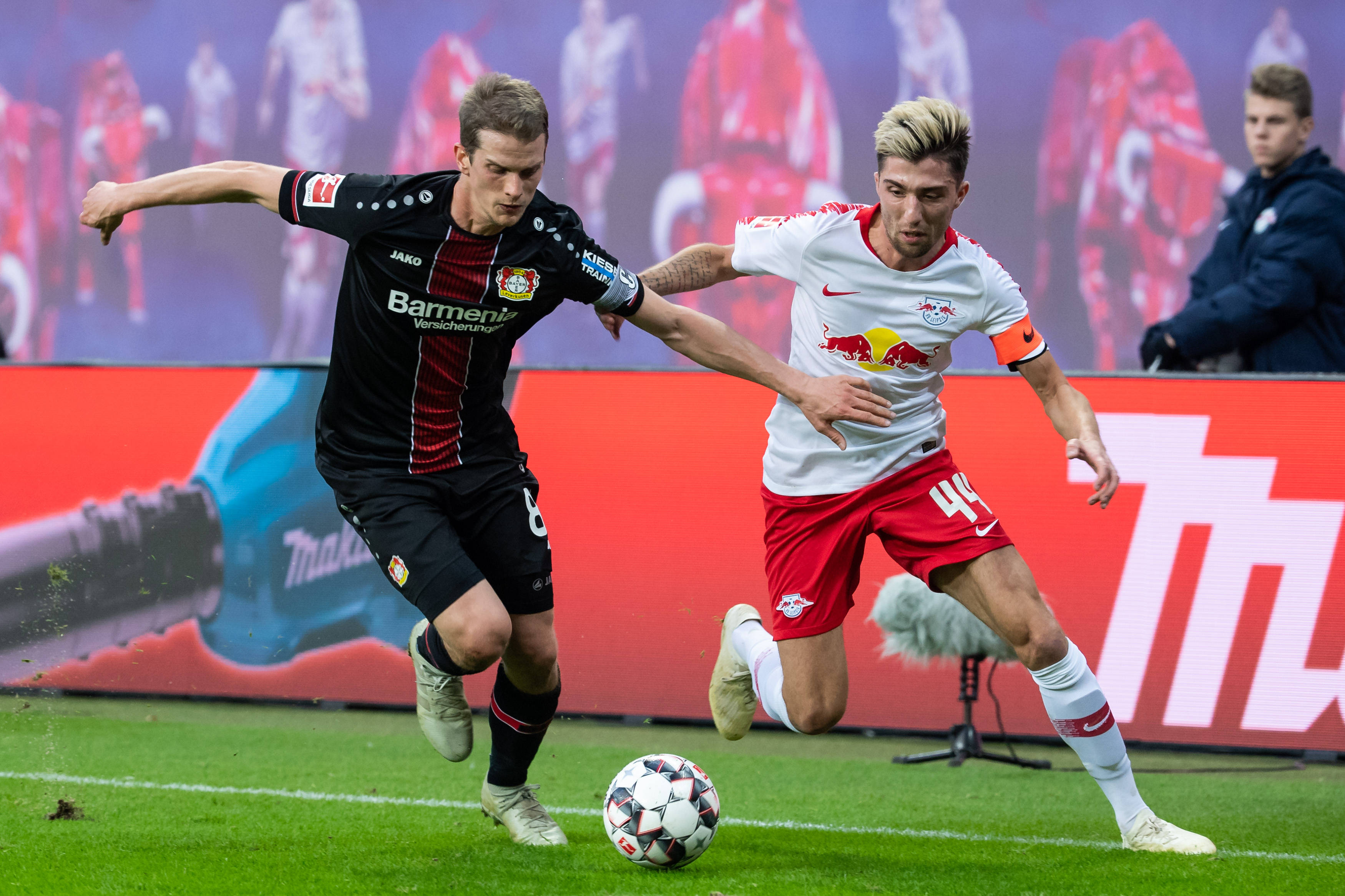 勒沃库森鏖战曼联,哈弗茨带队取胜 勒沃库森鏖战曼联,哈弗茨带队取胜