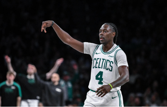 76人险胜山东队，霍勒迪点燃赛场