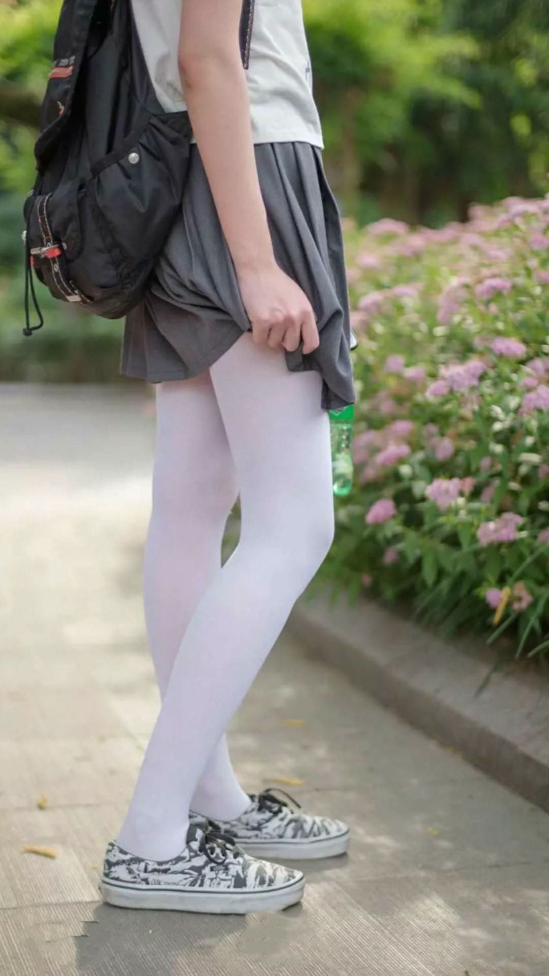 跨界狂想曲,当莱比锡红牛末节带走洪都拉斯,黄喜灿在NBA季后赛接管比赛